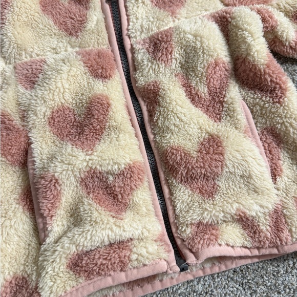 Hanna Andersson Print Recycled Marshmallow Fleece Jacket in Oat Hearts Size 2T - Picture 6 of 15